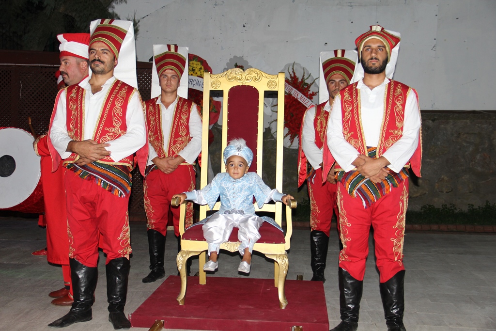 Allah damatlığını da göstersin!