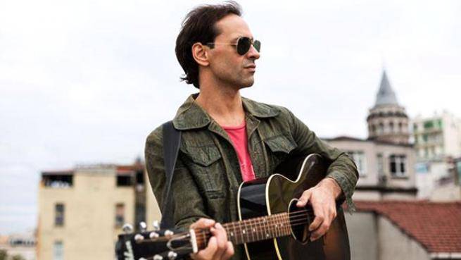 YAŞLARINA ŞAŞIRIP KALACAĞINIZ ÜNLÜLER