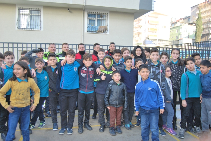 Öğrenciler Çayırova’da Kütüphaneden Çıkamayacak