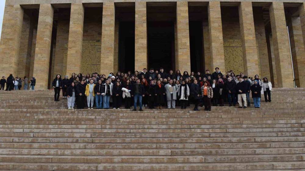 Çınar Akademi öğrencileri Anıtkabir’i ziyaret etti
