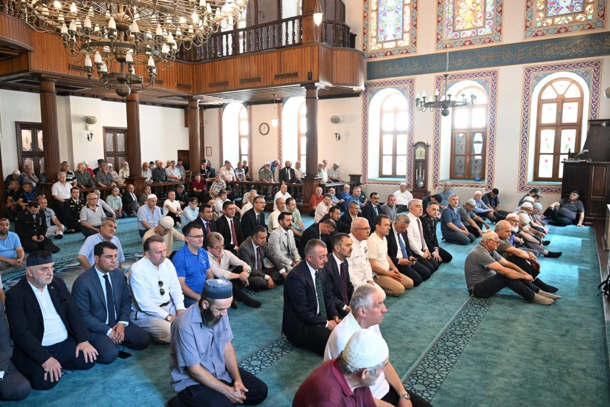 10. Yıl D&ouml;n&uuml;m&uuml;nde 15 Temmuz Şehitleri Mevlid-i Şerif ve Dualarla Anıldı