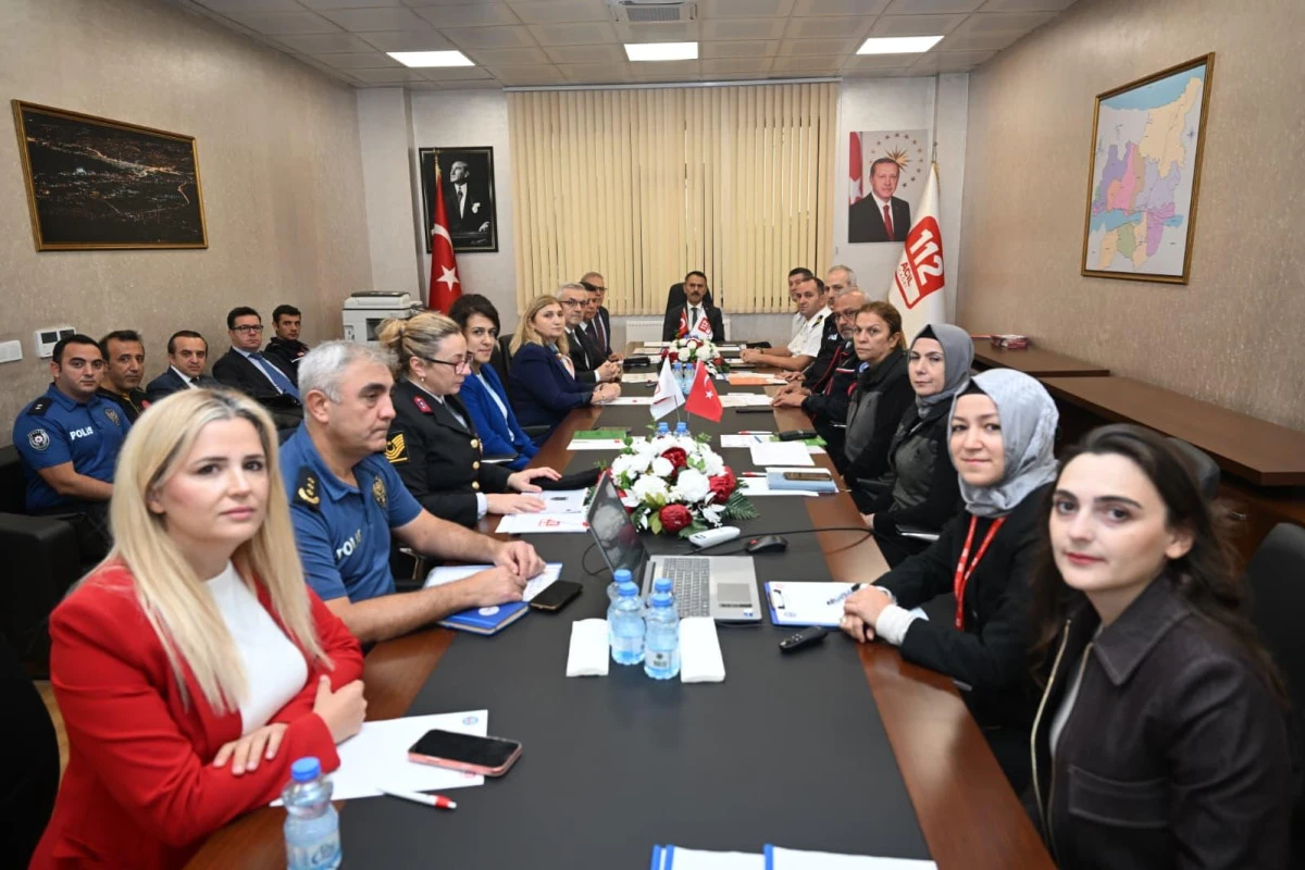 112 Acil &Ccedil;ağrı Hizmetleri İl Koordinasyon Komisyonu 2026 Yılı Eyl&uuml;l Ayı Toplantısı Vali  Aktaş Başkanlığında Yapıldı