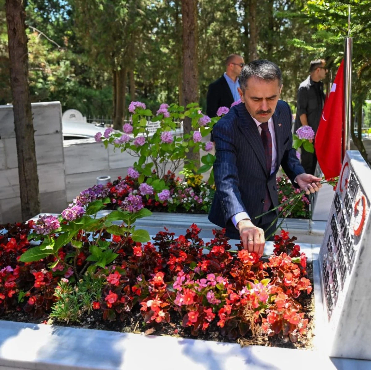 15 Temmuz Demokrasi ve Milli Birlik G&uuml;n&uuml; 10. Yıl D&ouml;n&uuml;m&uuml;nde Şehitlikler Ziyaret Edildi