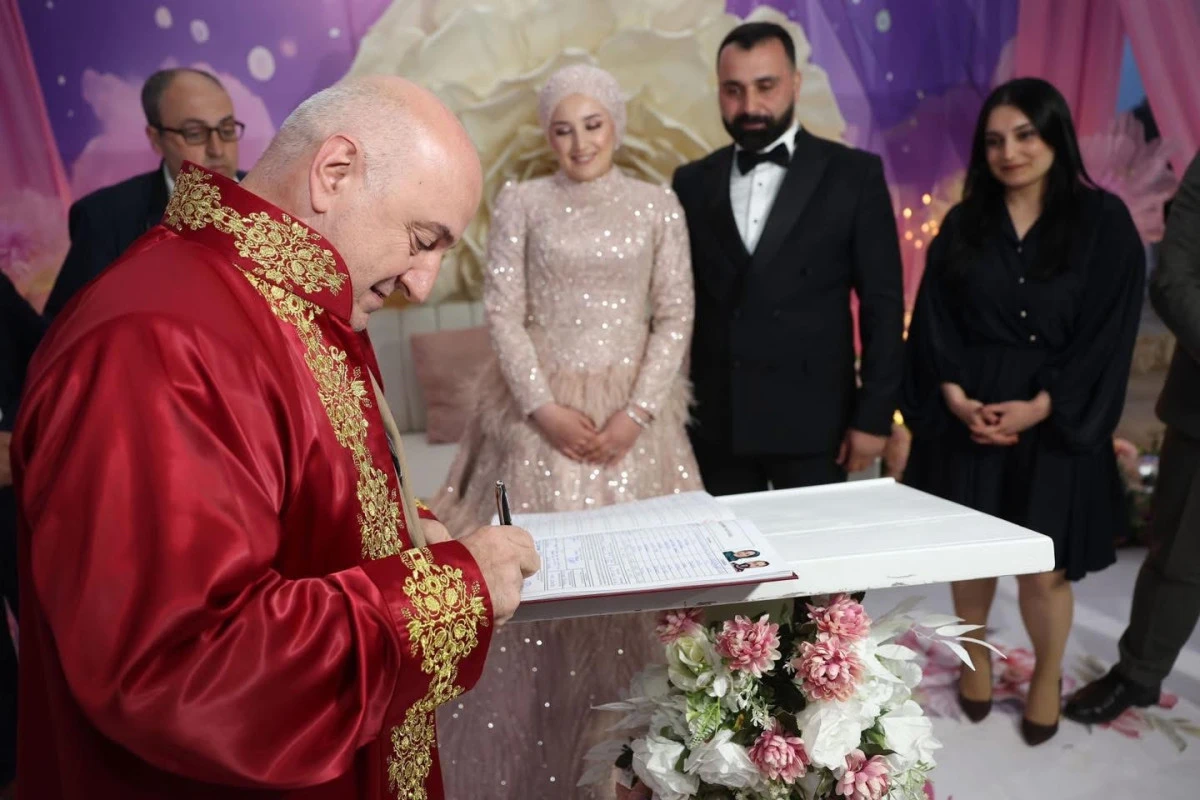 2025 yılında Darıca'da bin 475 &ccedil;ift evlendi