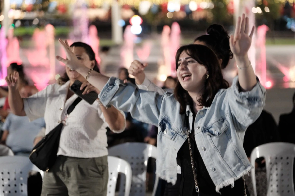 Afak Meydanlı coşturdu, Can Dostlar neşe kattı