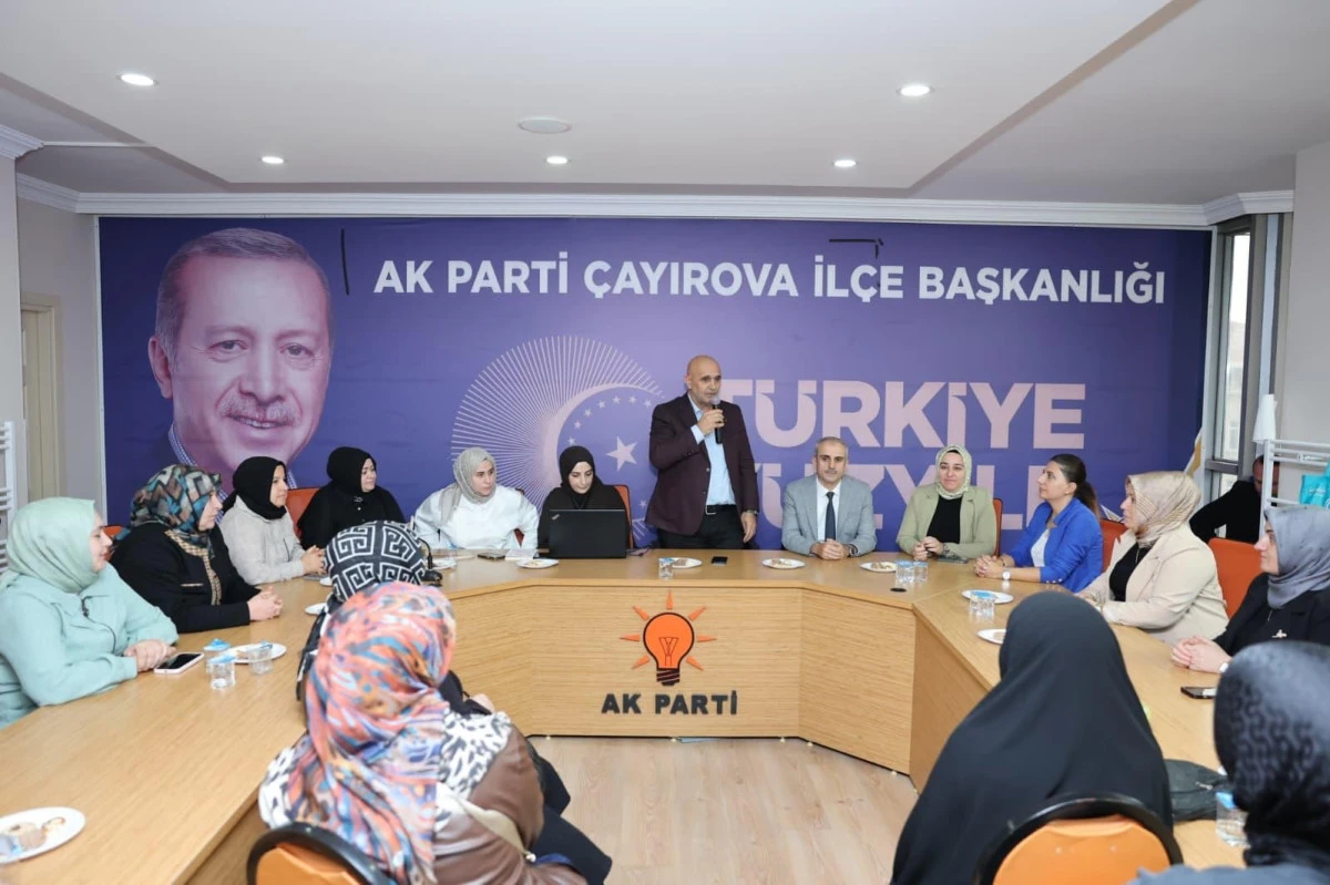 AK Parti &Ccedil;ayırova Kadın Kollarından Anneler İ&ccedil;in Anlamlı Eğitim: &ldquo;Dijital &Ccedil;ağda Annelik&rdquo;