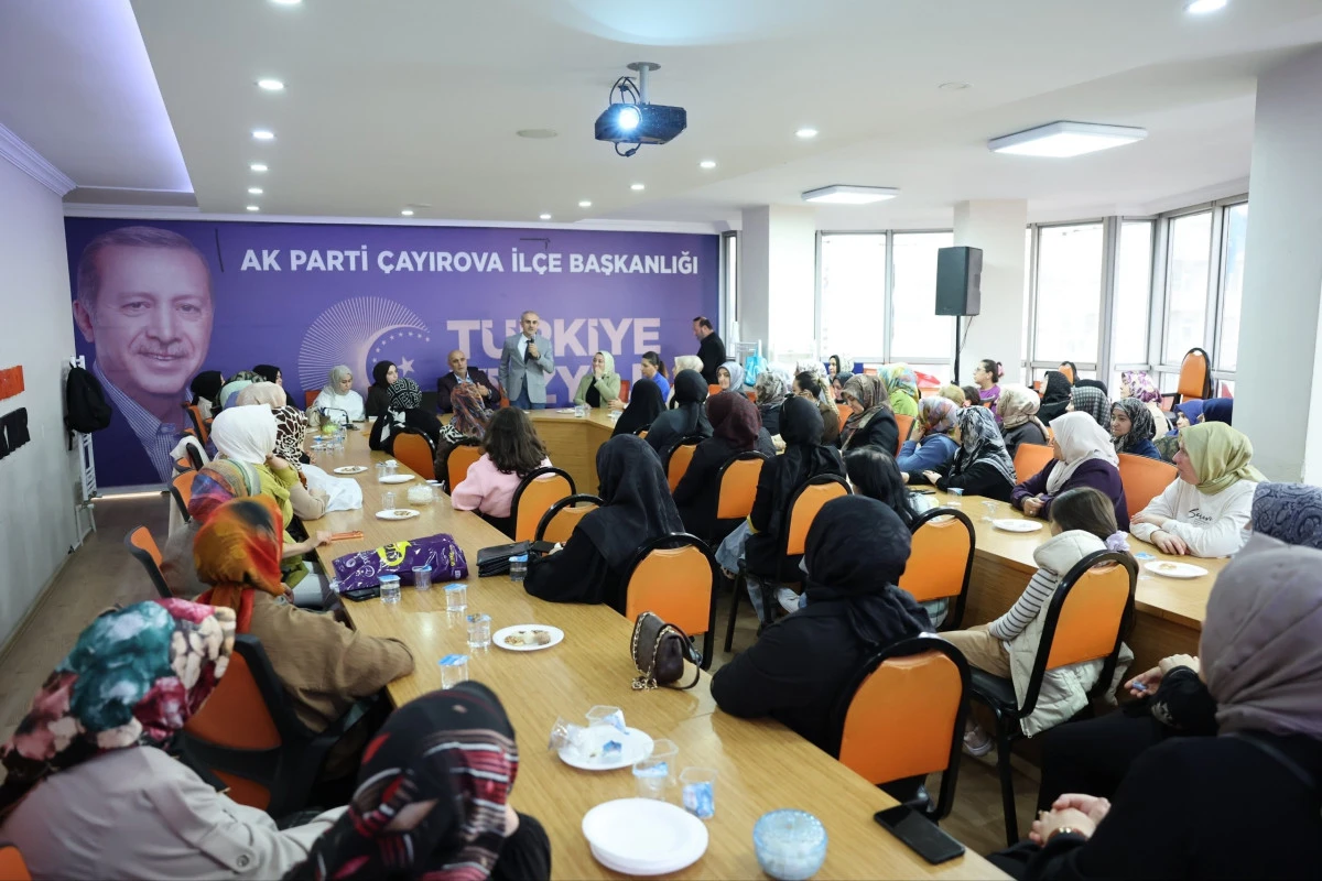AK Parti &Ccedil;ayırova Kadın Kollarından &ldquo;Dijital &Ccedil;ağda Annelik&rdquo; Eğitim Programı