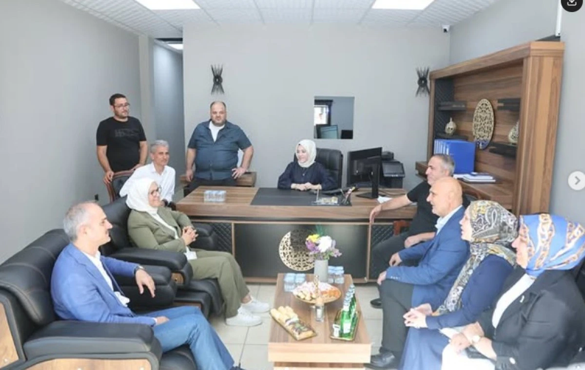 AK Parti &Ccedil;ayırova Teşkilatından Murat Karaca&rsquo;ya Ziyaret