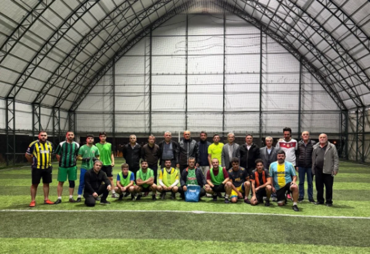 AK Parti &Ccedil;ayırova&rsquo;da Mahalleler Arası Futbol Ligi&rsquo;nde yarı final heyecanı