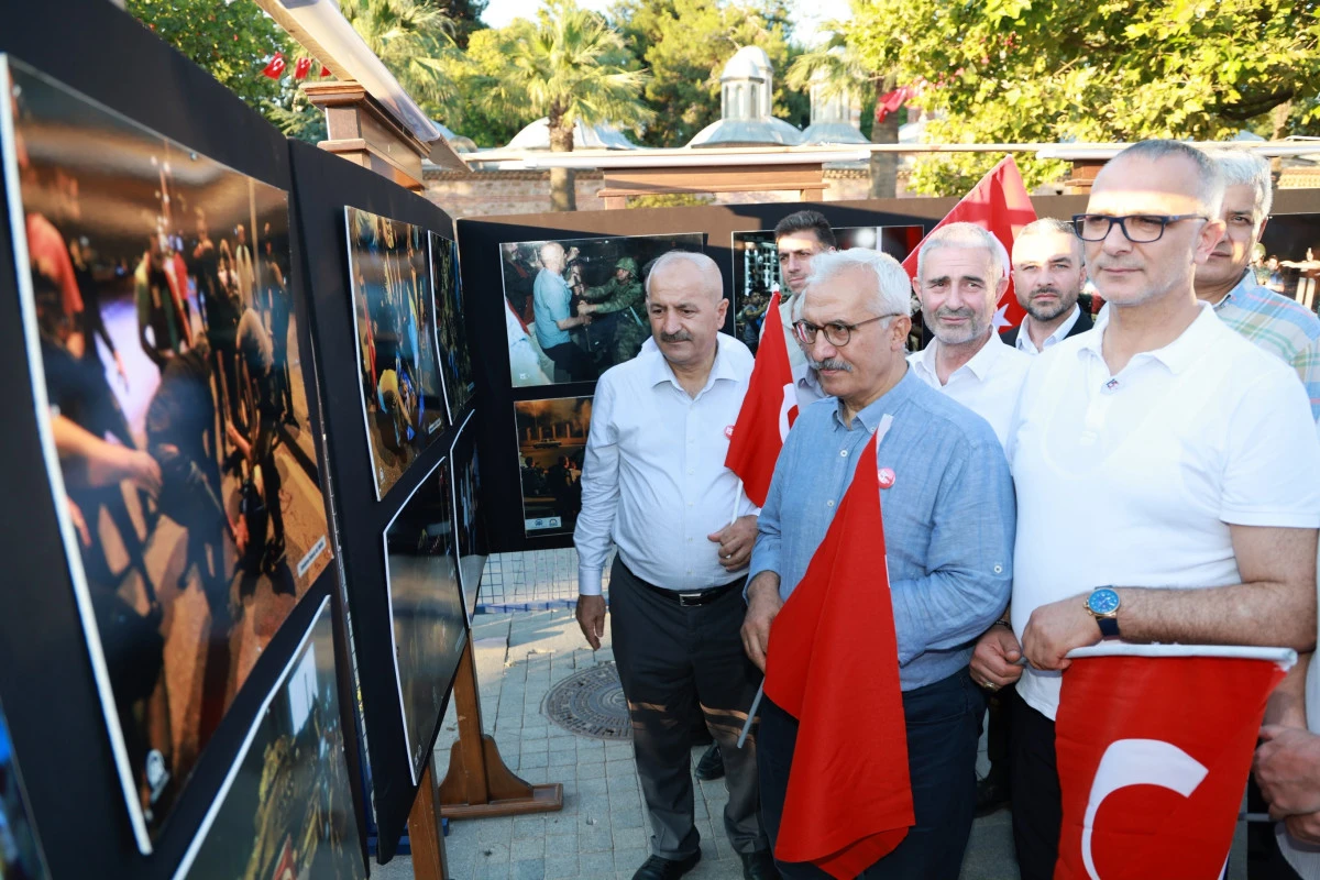 AK Parti Darıca İl&ccedil;e Başkanı K&ouml;ksal Şakar, 15 Temmuz Fotoğraf Sergisini Ziyaret Etti