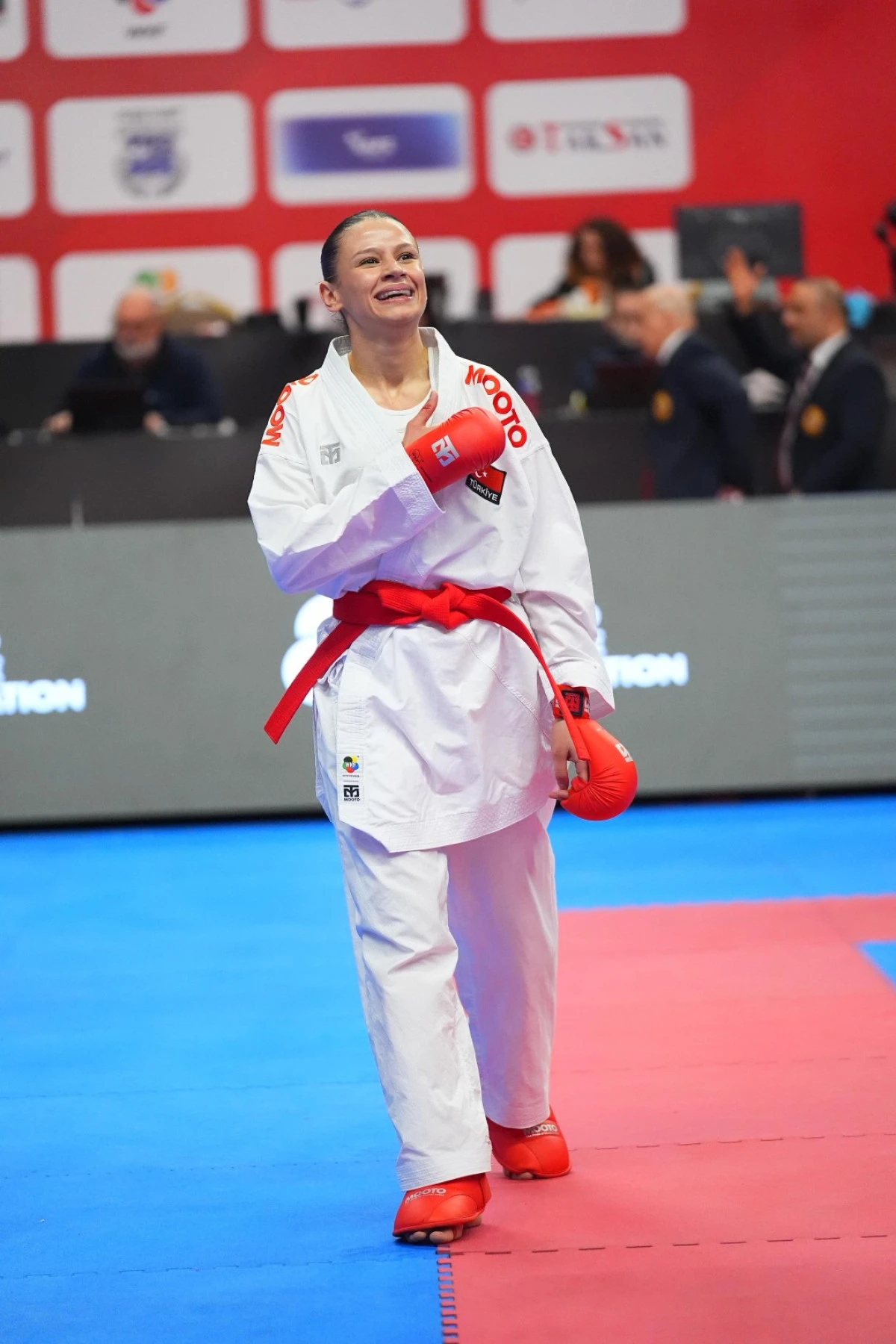 Altın madalya ile ta&ccedil;lanan emek