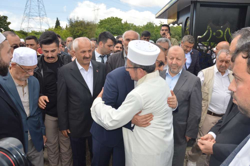 Anne Cihan’ı Kocaeli protokolü uğurladı