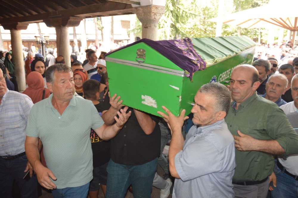 Anne Köse toprağa verildi