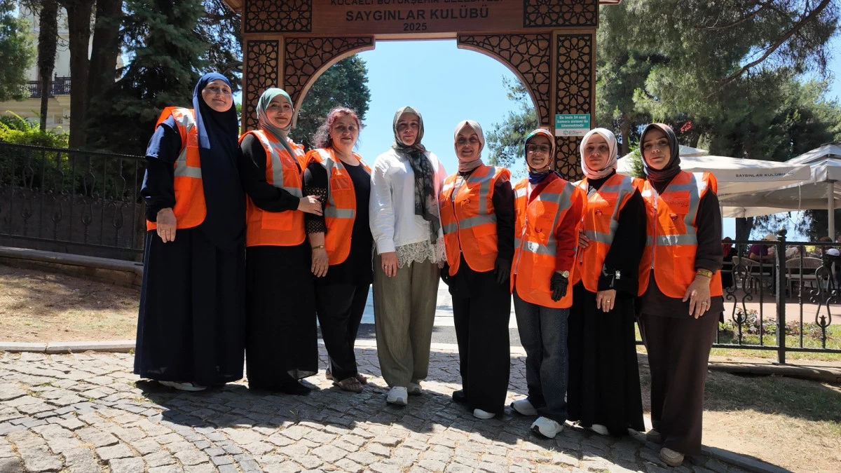 Anne Şehir G&ouml;n&uuml;ll&uuml;leri&rsquo;nden muharrem ayına anlamlı ikram;  Aşure bereketi Saygınlar Kul&uuml;b&uuml;&rsquo;ne taşındı   