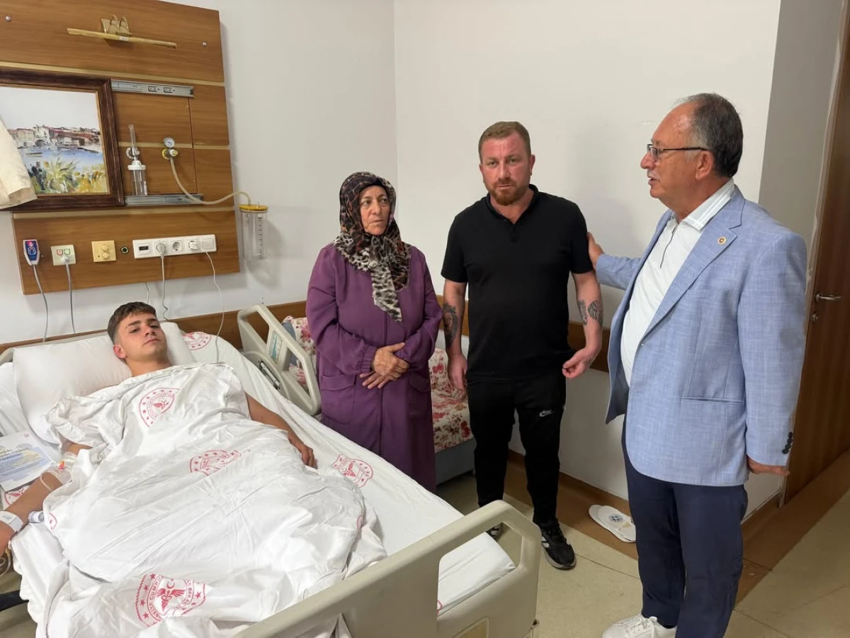 Antalya Milletvekili Şerafettin Kılı&ccedil;&rsquo;tan Turgutlu&rsquo;da Saldırı Sonrası Ziyaret