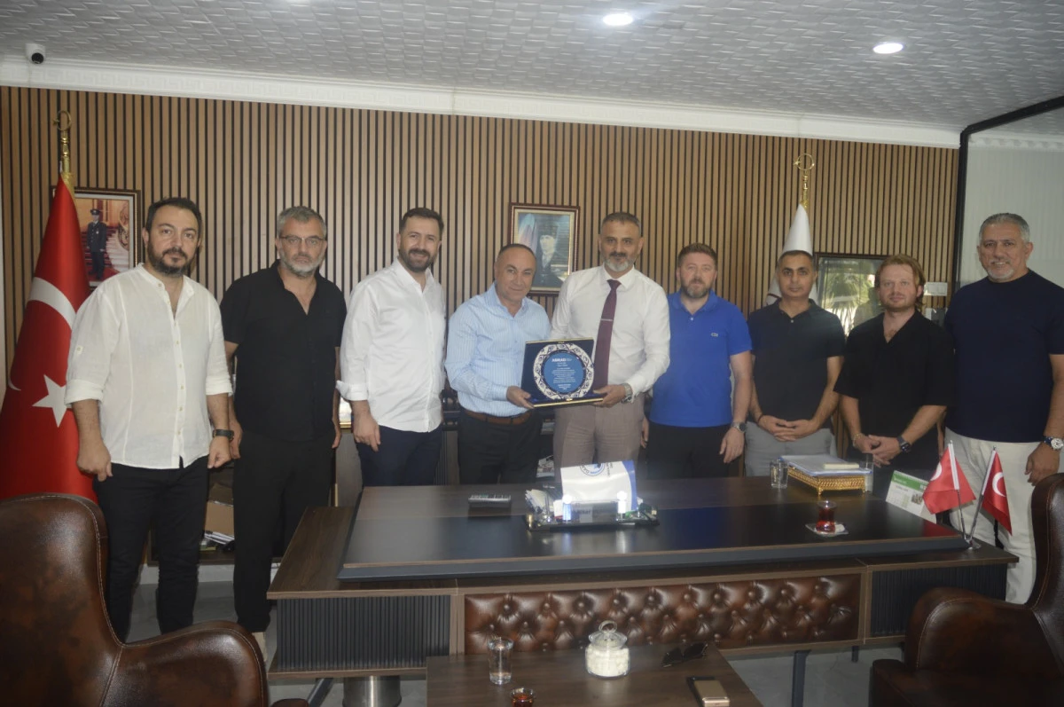 ASRİAD Kocaeli&rsquo;den Kurucu Başkan Nihat Yıldırım&rsquo;a Vefa Plaketi