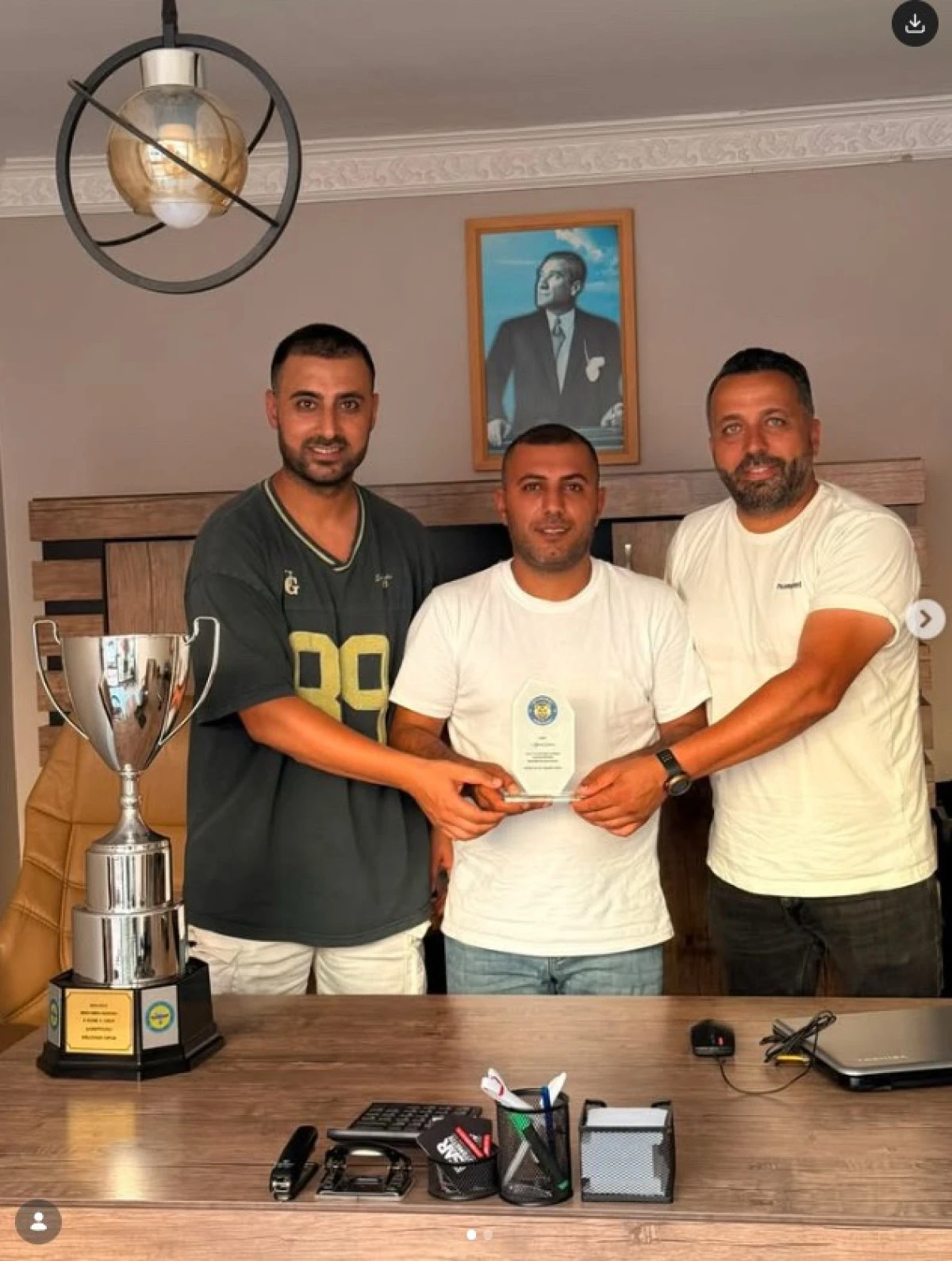 Aykut &Ccedil;akan&rsquo;a Kul&uuml;be Verdiği Destek Dolayısıyla Plaket Takdim Edildi