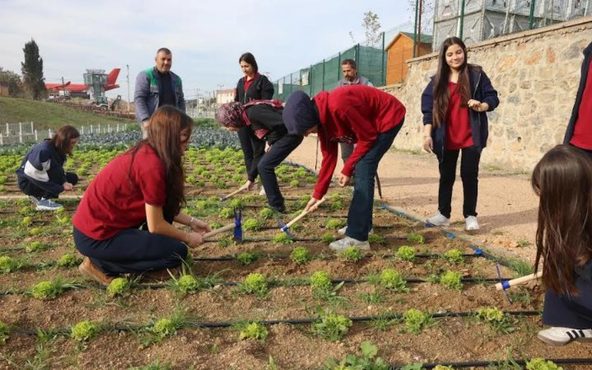 Bahçem Çayırova, Fevzi Çakmaklı öğrencileri ağırladı