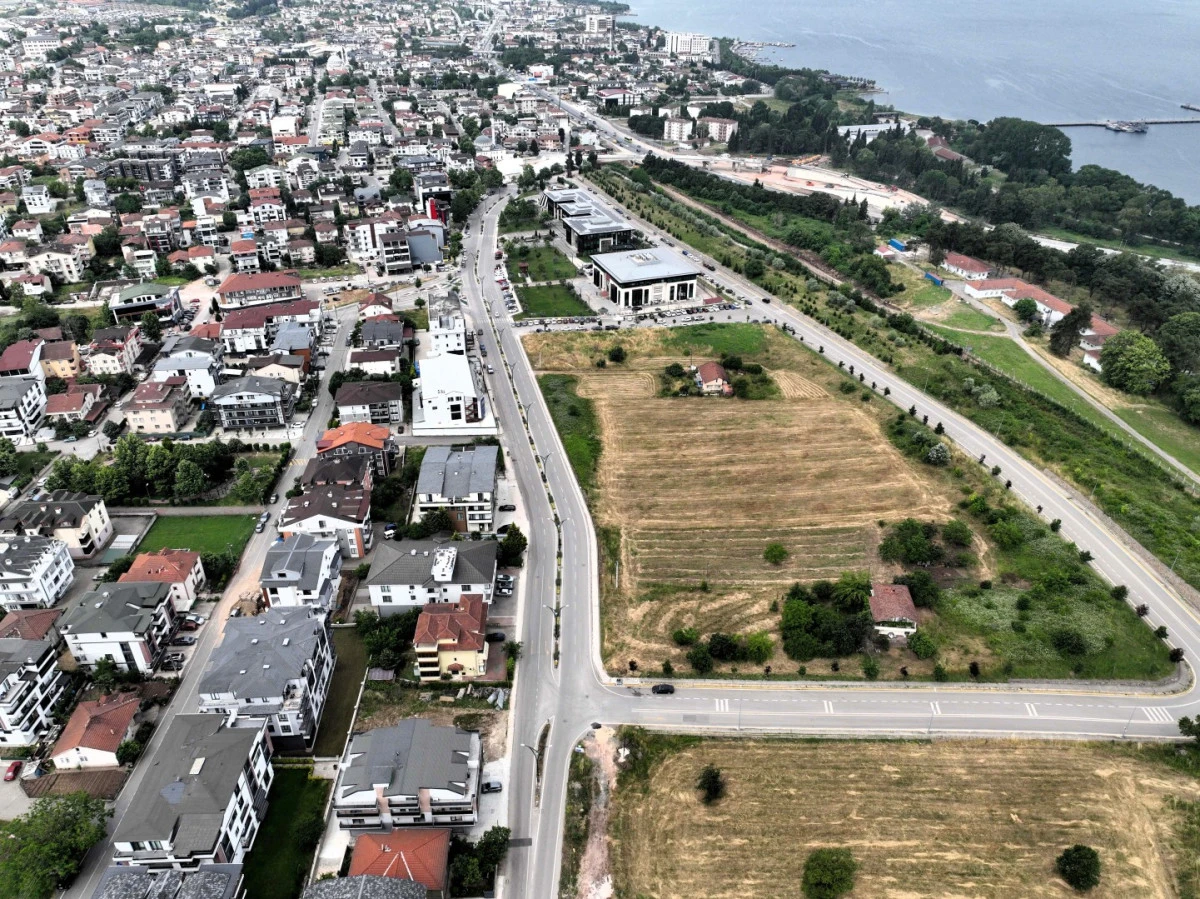 Başiskele Selahattin Eyyubi Caddesi&rsquo;nde d&ouml;n&uuml;ş&uuml;m hızlandı;
