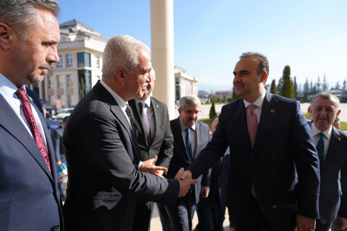 BAŞKAN ASLANTAŞ, BAKAN KACIR İLE SANAYİ VE TİCARET G&Uuml;NDEMİNİ DEĞERLENDİRDİ