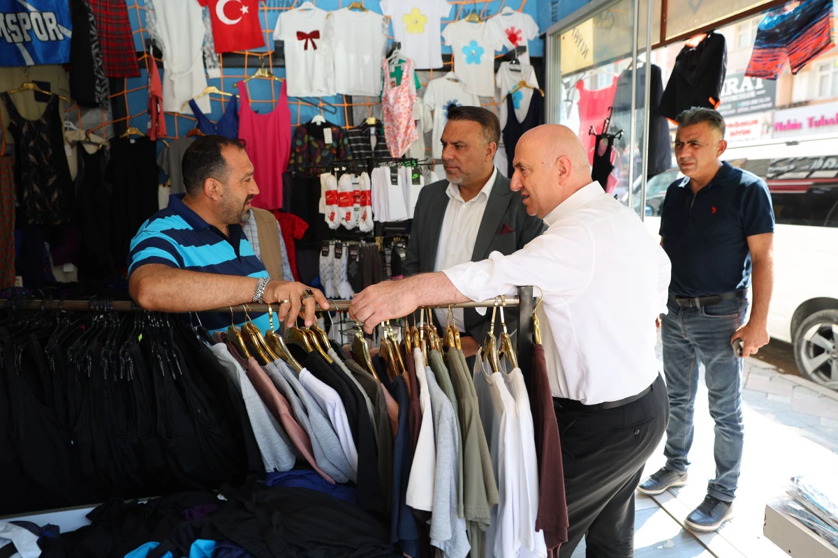 Başkan Bıyık, sokak sokak Darıca&rsquo;yı dinliyor