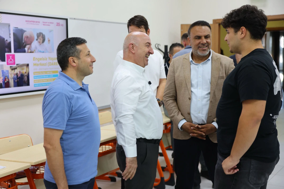 Başkan Bıyık, YKS Tercih Danışma Merkezi'nde Gen&ccedil;lerle Bir Araya Geldi