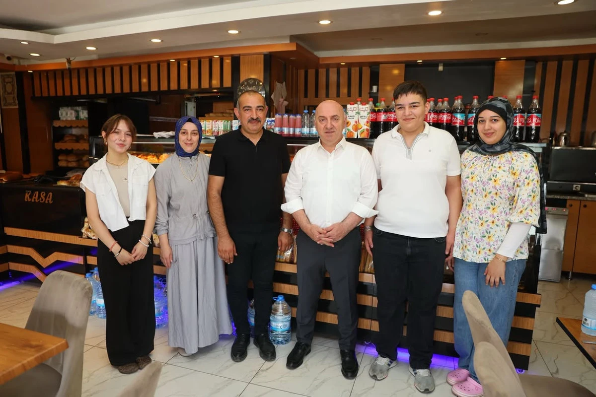 Başkan Bıyık&rsquo;tan Abdi İpek&ccedil;i Mahallesi Esnafına Ziyaret