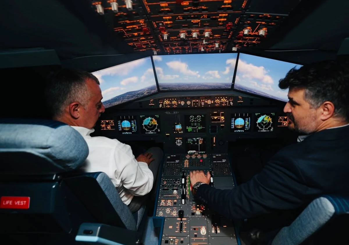 Başkan Büyükakın kokpite geçti, dev uçağı uçurdu!  Geleceğin pilotları Kocaeli'de yetişecek