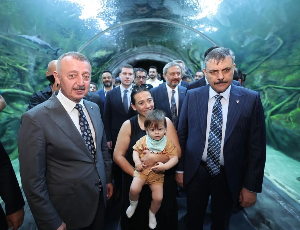 Başkan B&uuml;y&uuml;kakın ve Bakan Mustafa &Ccedil;ift&ccedil;i, K&ouml;rfez Aqua ile Alev Alatlı K&uuml;t&uuml;phanesi&rsquo;ni Ziyaret Etti