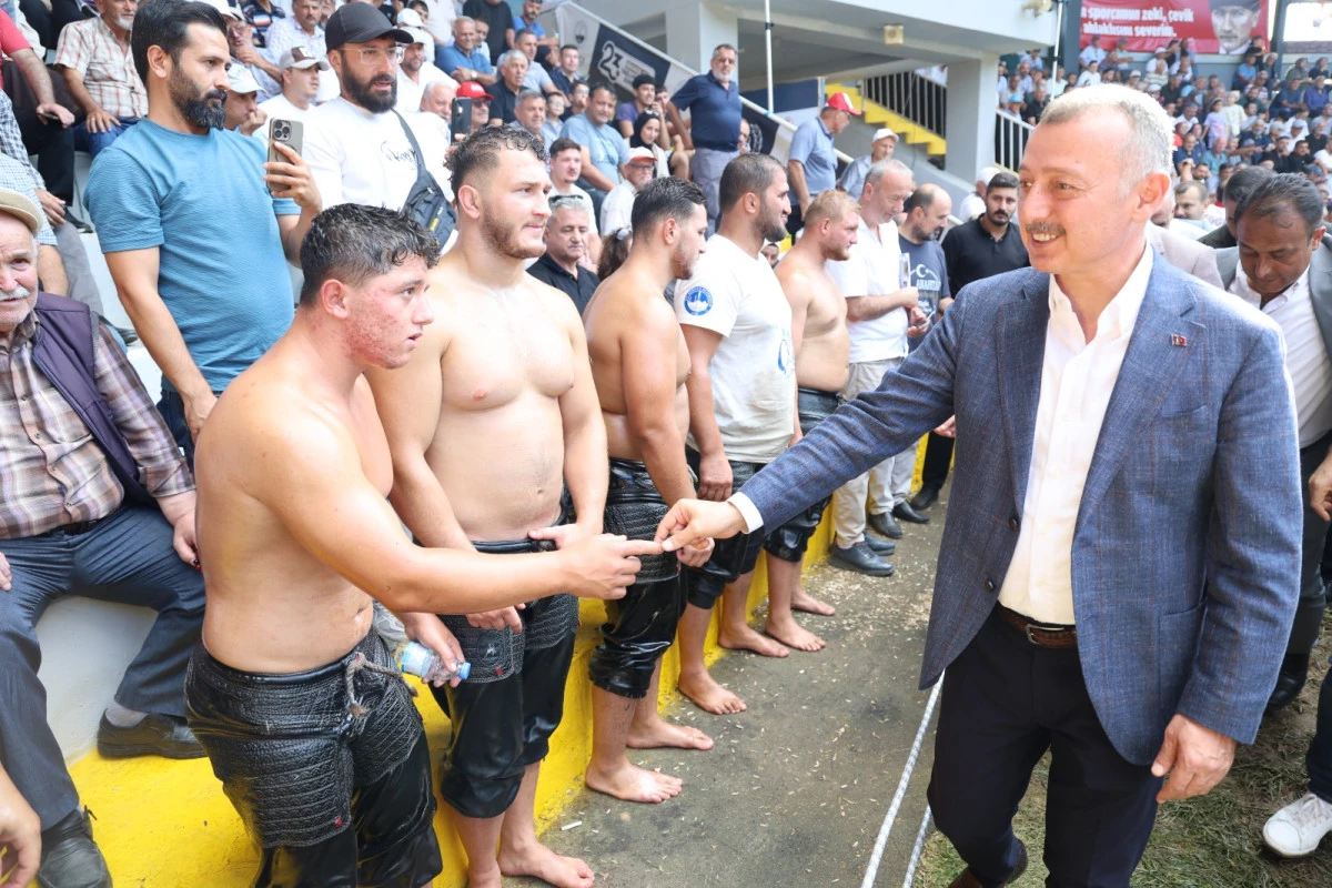 Başkan B&uuml;y&uuml;kakın&rsquo;a İshak&ccedil;ılar&rsquo;da sevgi seli