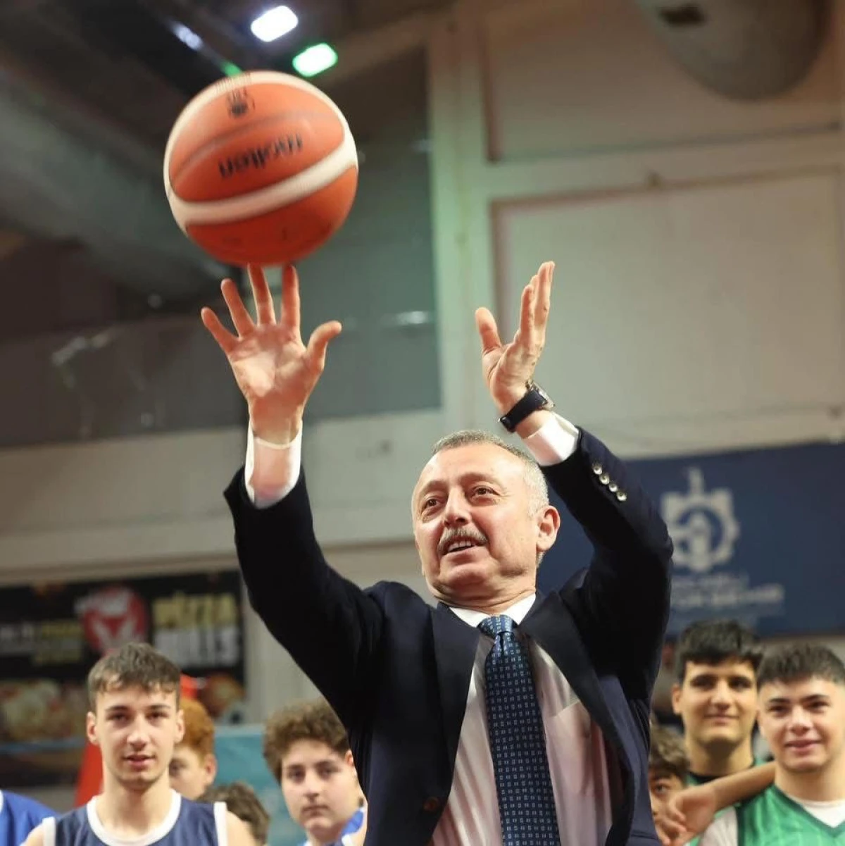 Başkan B&uuml;y&uuml;kakın&rsquo;dan gen&ccedil;lere &ldquo;Kardeş Pası&rdquo;