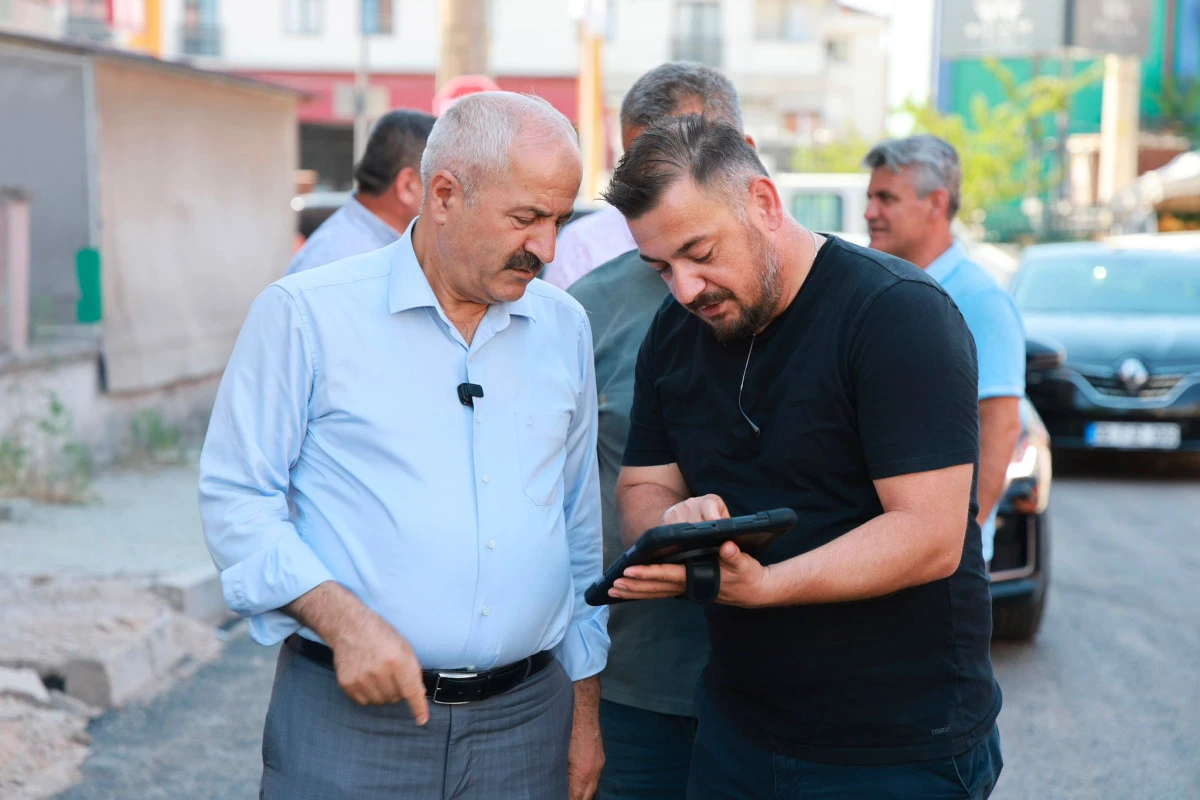 Başkan B&uuml;y&uuml;kg&ouml;z, İstasyon Mahallesi'nde Devam Eden Asfalt &Ccedil;alışmalarını Yerinde İnceledi