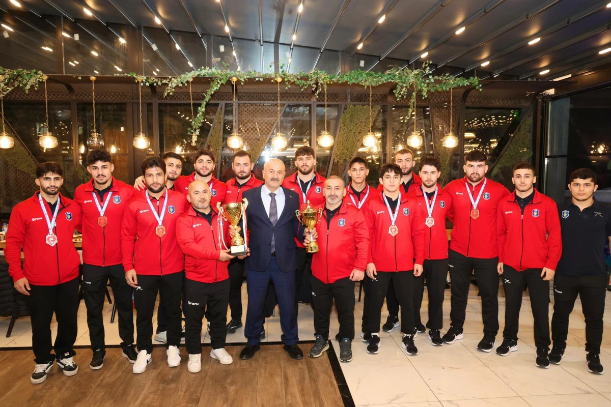 Başkan Büyükgöz Şampiyon Güreşçileri Ağırladı