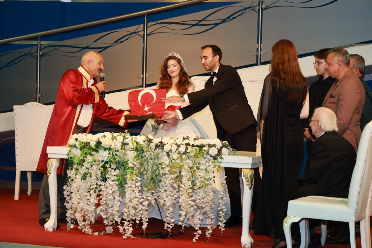 Başkan B&uuml;y&uuml;kg&ouml;z, Sultan II. Abd&uuml;lhamid Han&rsquo;ın Torununun Nikahını Kıydı