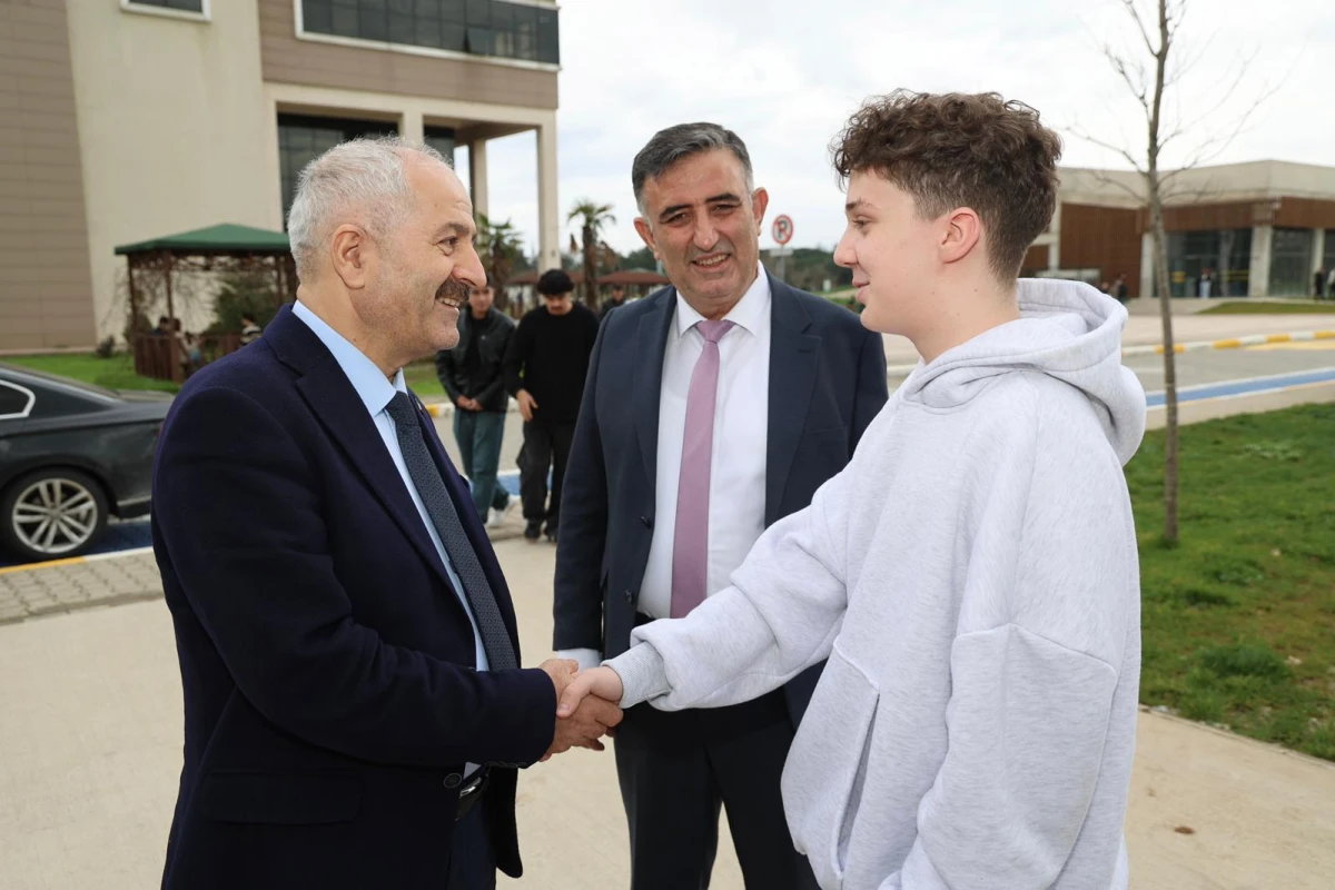 BAŞKAN B&Uuml;Y&Uuml;KG&Ouml;Z&rsquo;DEN G&Uuml;ZİDE KAMP&Uuml;S ZİYARETİ