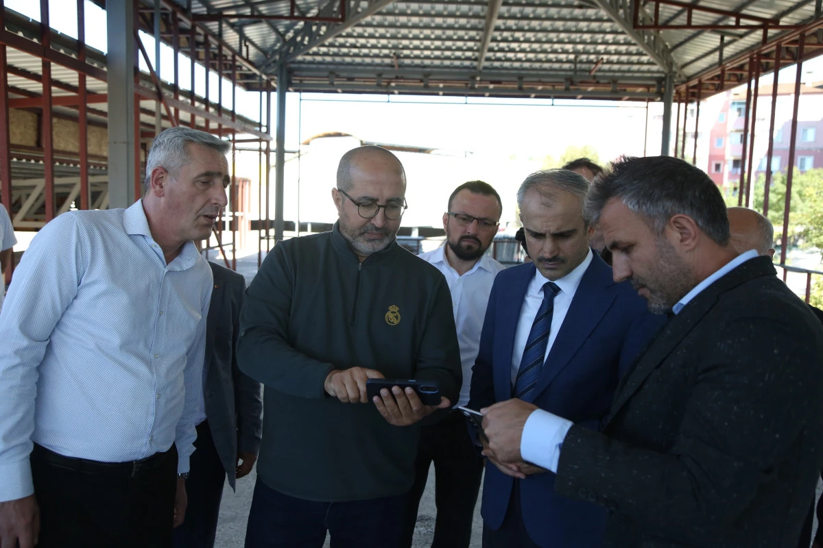 Başkan &Ccedil;ift&ccedil;i&rsquo;den yeni kitap kahve inşaatında inceleme
