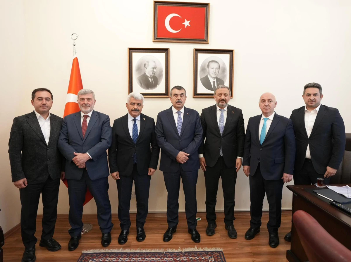 BAŞKAN MUZAFFER BIYIK, ANKARA&rsquo;DAN YİNE M&Uuml;JDEYLE D&Ouml;ND&Uuml;