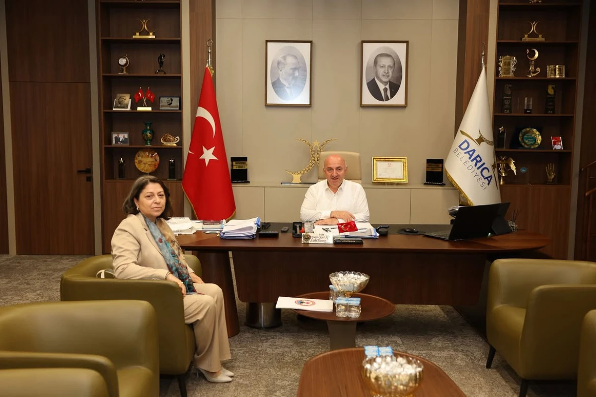 Başkan Muzaffer Bıyık, Belediyede Konuklarını Ağırladı