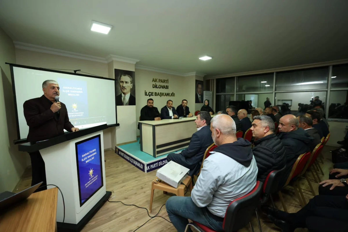 BAŞKAN &Ouml;MEROĞLU, DİLOVASI&rsquo;NIN BUG&Uuml;N&Uuml;N&Uuml; VE GELECEĞİNİ TEŞKİLATLA PAYLAŞTI