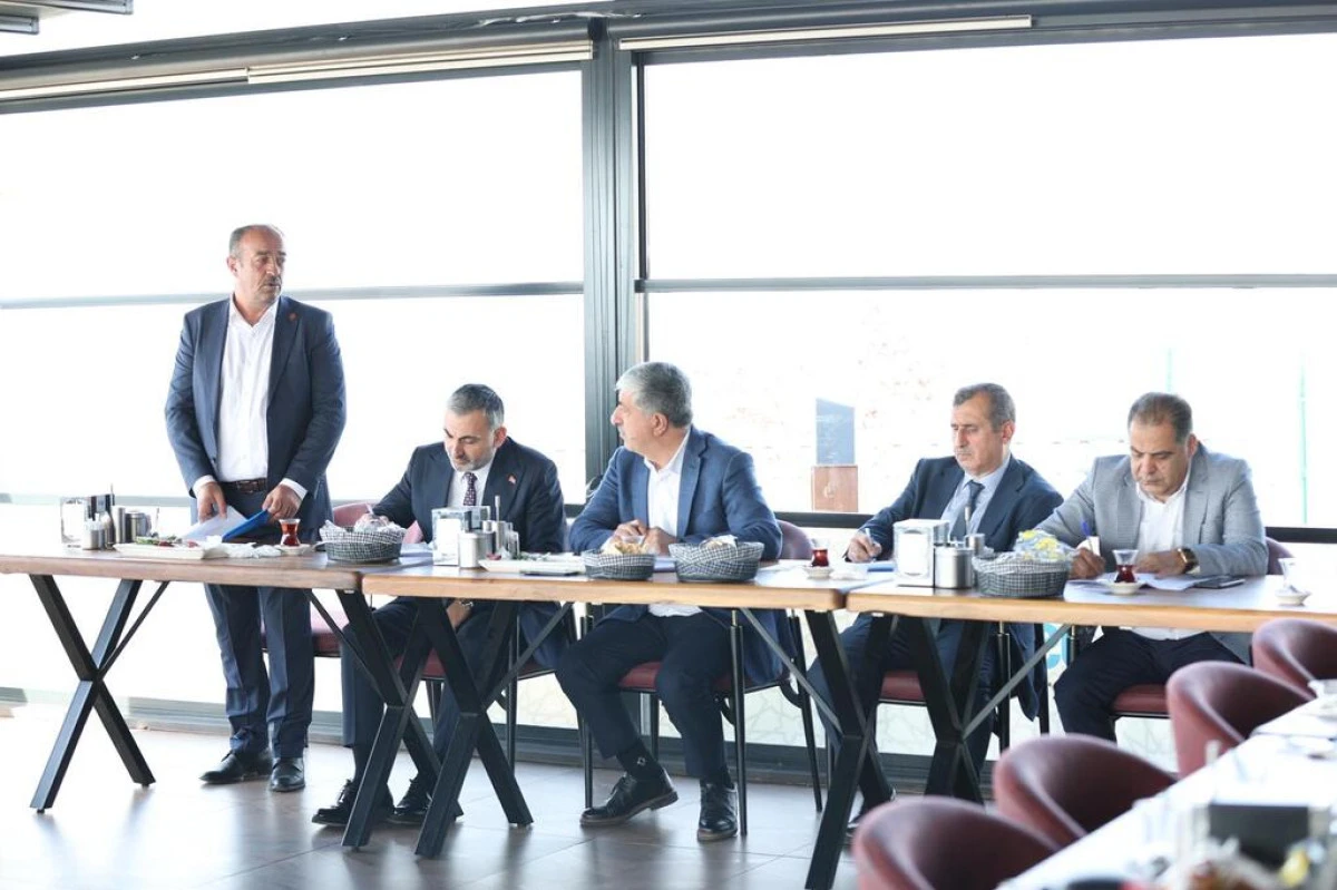 Başkan Ömeroğlu Muhtarlarla Buluştu