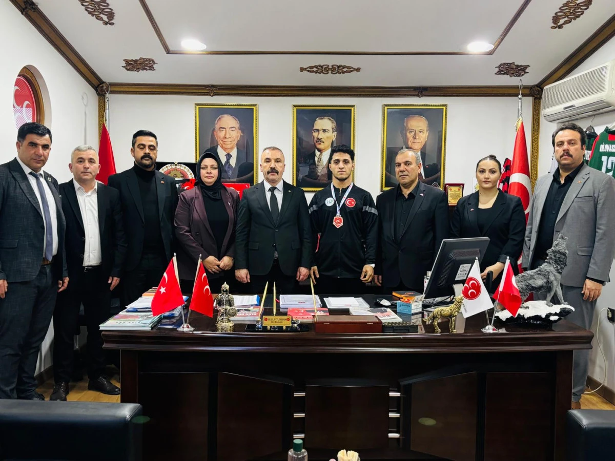 BAŞKAN TURHAN T&Uuml;RKİYE İKİNCİSİ YUNUS BOZ'UN B&Uuml;Y&Uuml;K BAŞARISI'NDAN GURUR DUYDUK