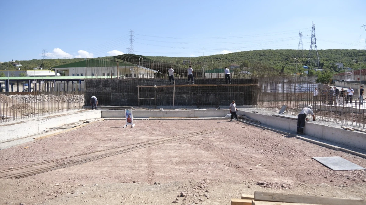  Başkan Vekili L&uuml;tf&uuml; Obuz asfalt plent tesisindeki &ccedil;alışmaları inceledi