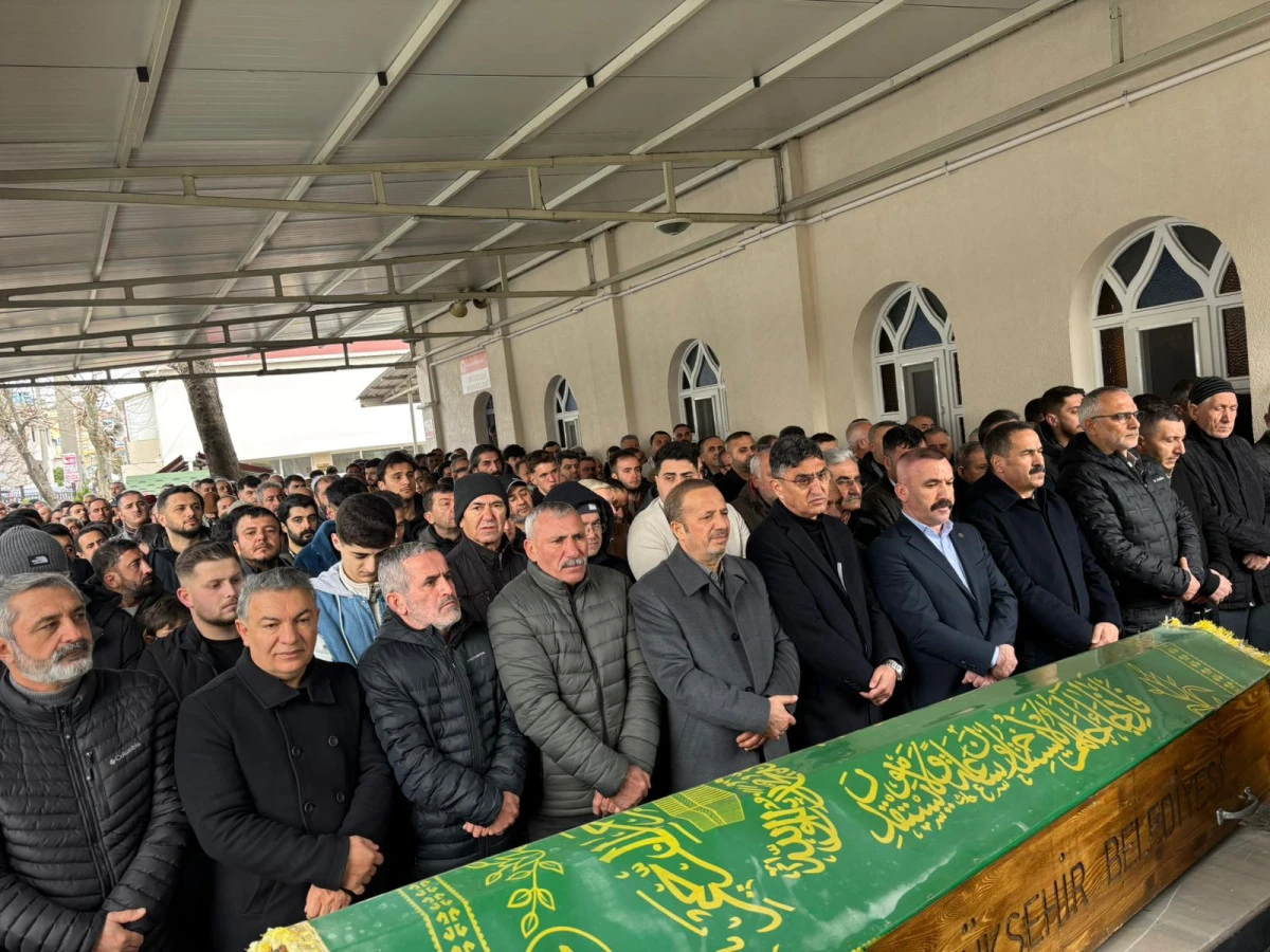 BAŞKAN YUSUF TURHAN AKBULUT'UN ACI G&Uuml;N&Uuml;NDE YALNIZ BIRAKMADI