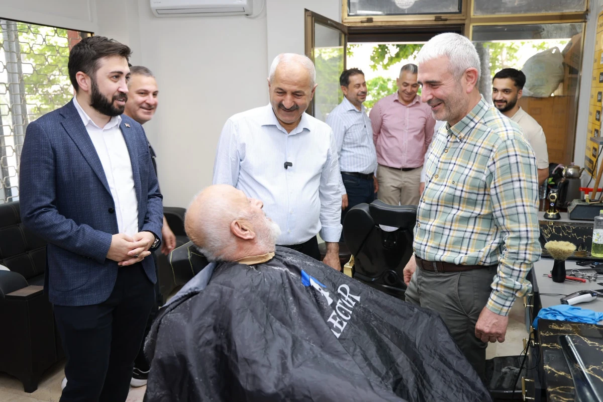 Başkan Zinnur B&uuml;y&uuml;kg&ouml;z Arap&ccedil;eşme&rsquo;de Esnafla Bir Araya Geldi