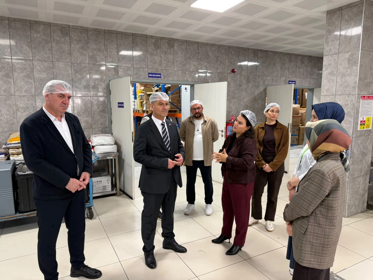 Başkanvekili L&uuml;tf&uuml; Obuz, Aşevi&rsquo;nde incelemelerde bulundu