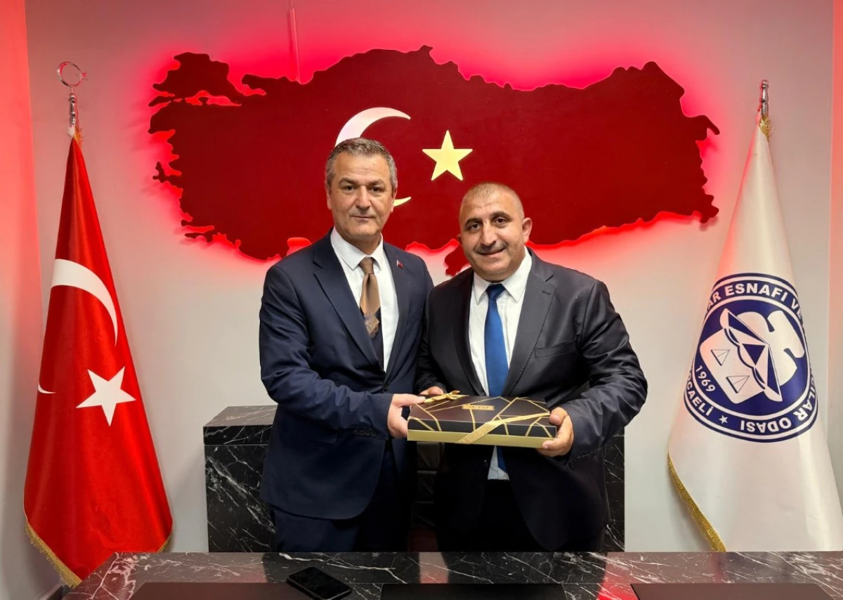 Başkanvekili L&uuml;tf&uuml; Obuz&rsquo;dan Doğu Kışla Pazarı&rsquo;na ziyaret