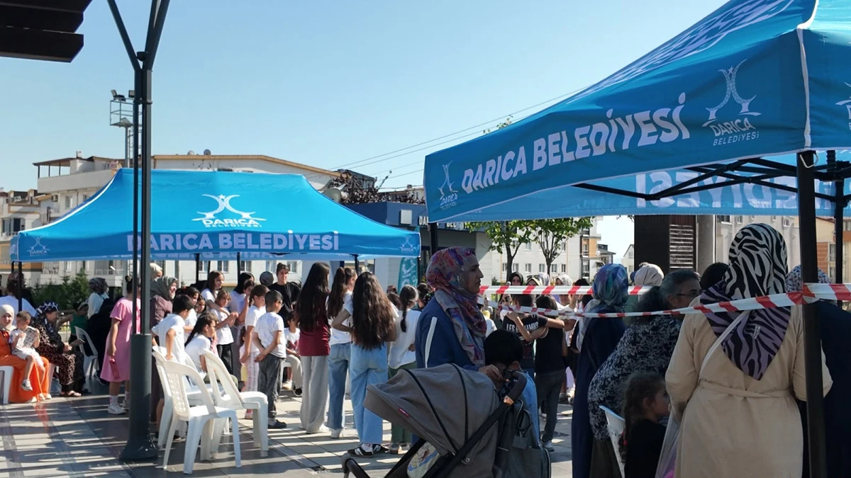 &lsquo;Bir Durak Bir Mutluluk&rsquo; otob&uuml;s&uuml; Darıcalı &ccedil;ocukların y&uuml;z&uuml;n&uuml; g&uuml;ld&uuml;rd&uuml;
