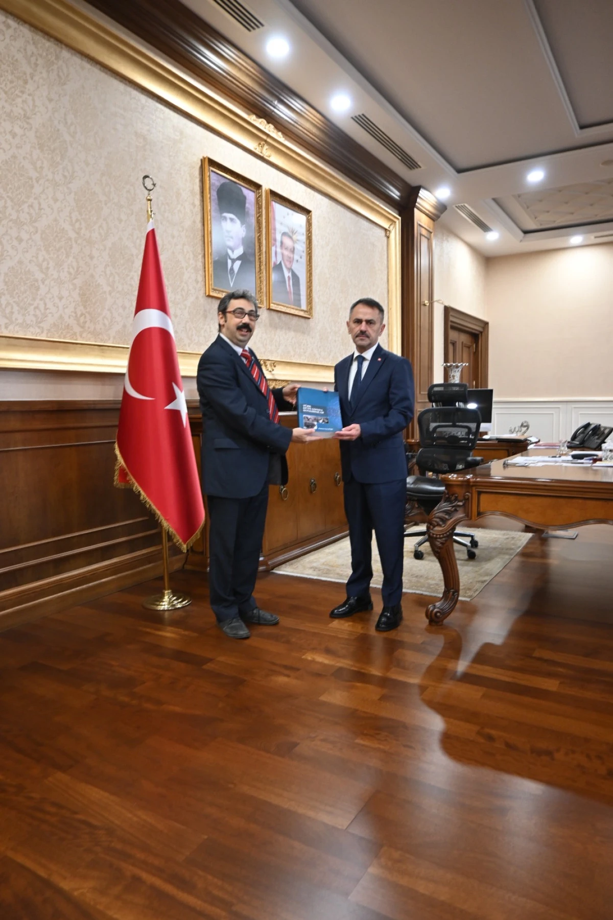 Bulgaristan T&uuml;rkleri K&uuml;lt&uuml;r ve Hizmet Derneği Kocaeli İl Temsilcisi Alptekin Cevherli&rsquo;den  Vali İlhami Aktaş&rsquo;a Ziyaret