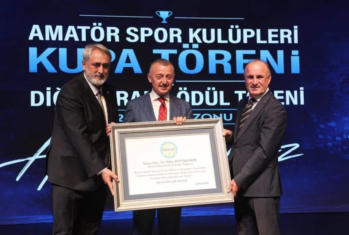 B&uuml;y&uuml;kakın: &ldquo;7 yılda amat&ouml;r spora 425 milyon lirayı aşan destekte bulunduk&rdquo;
