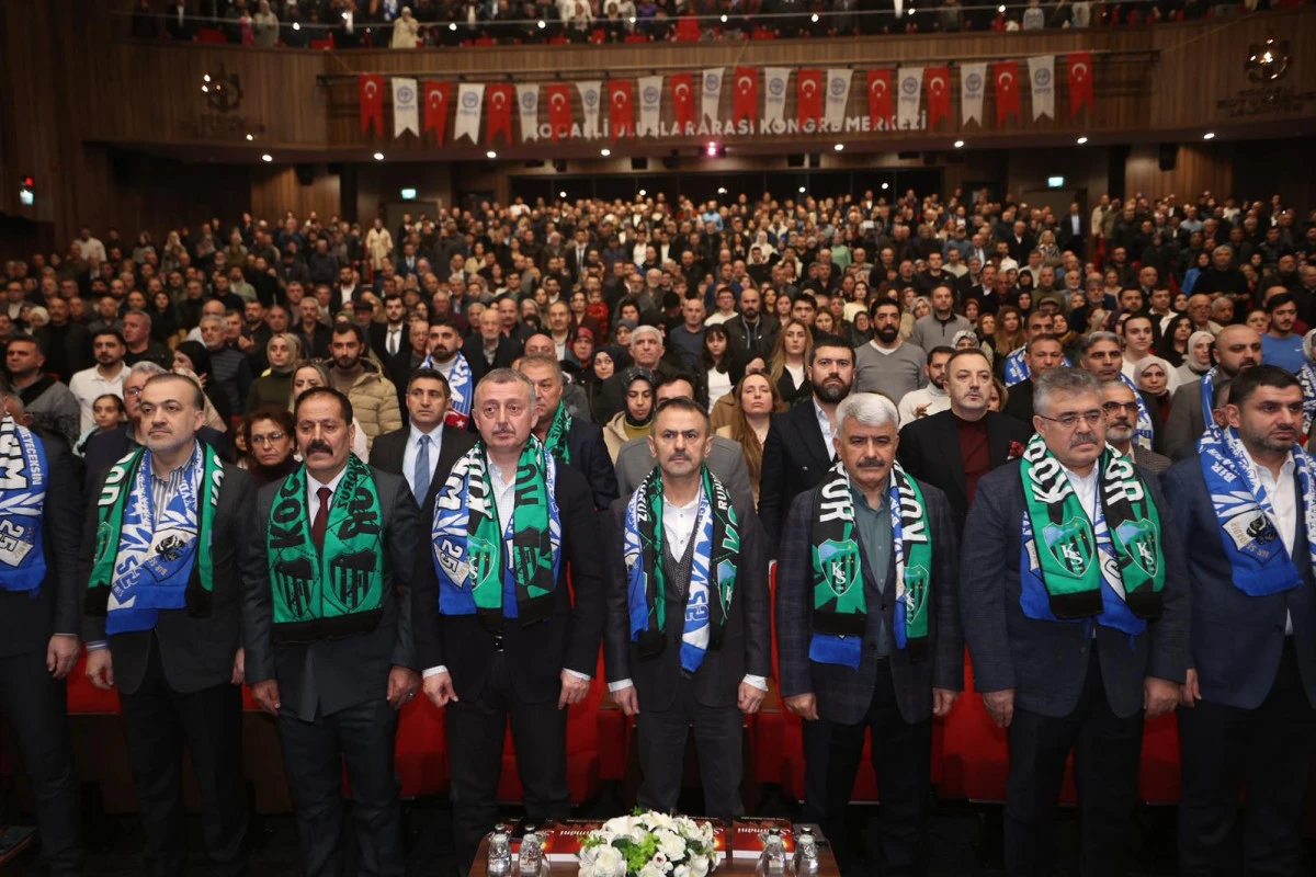 B&uuml;y&uuml;kakın, Aşık S&uuml;mmani'yi anma programına katıldı